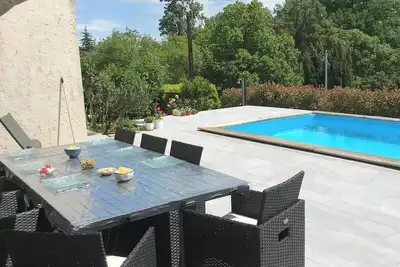 Image de Maison entière avec Piscine et Jardin à  Valbonne du 28 Juin au 13 Juillet