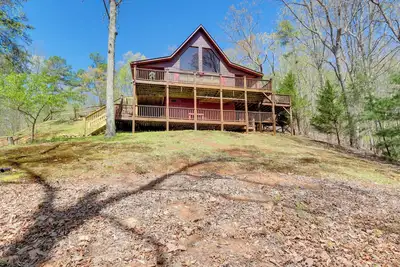Image de 5 Mi to Cherokee Lake: Pet-Friendly Cabin w/ Deck!