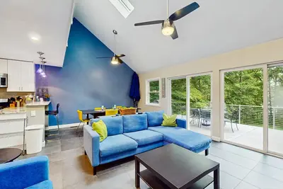Image de Spacious dog-friendly house with ping pong table, deck & grill