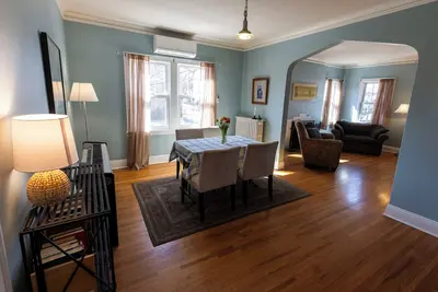 Image de Sunny upstairs 1-bedroom apartment with Ac, WiFi in charming Minneapolis