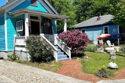 Image de Cabbagetown Charmer, Walk to so much in Atlanta