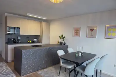 Image de Easy Access to old town X 2-bedroom apartment with WiFi