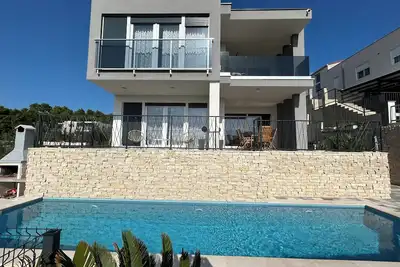 Image de Charming 3-bedroom apartment with private pool 30m2 Podstrana