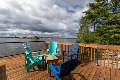 Image de Beautiful cottage will take your breath away! A parents dream cottage.