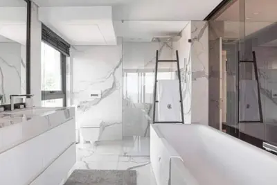Image de Elegant 3 Bedroom Apartment with spectacular sea views.