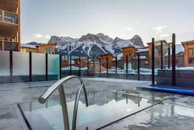 Image de Luxury Corner Condo w/ Mountain Views + Hot Tub