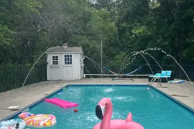 Image de Cottage Home With Pool In Richmond Hill