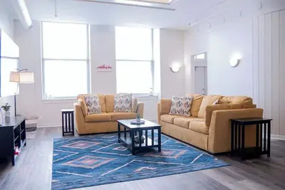 Downtown retreat w/ elevator access