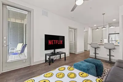 Image de Modern 1-Bed, 1 Bath Apartment w/ King Bed, WiFi, 24-Hour Gym & Reserved Parking