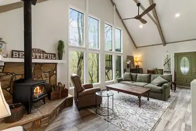 Image de Cozy, creekside cottage in beautiful Dawsonville