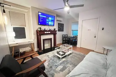 Flatbush Brooklyn 2-bedroom apartment with Ac, WiFi & Backyard.