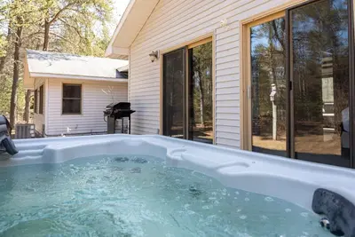 Image de Cinders Whispering Waters and Wilderness Escape