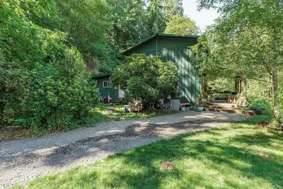 Image de Unique Riverfront Cabin 1 hour north of Pdx