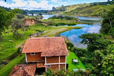 Image de Cabin in Guatape with Jacuzzi and dam.