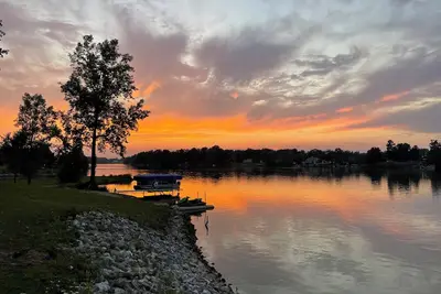 Image de 3-bedroom lake house in peaceful Montpelier with Ac, WiFi. Enjoy your stay