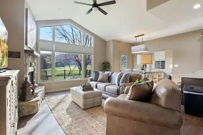 Image de Three-bedroom cottage overlooking 15th fairway at Old Kinderhook golf course!