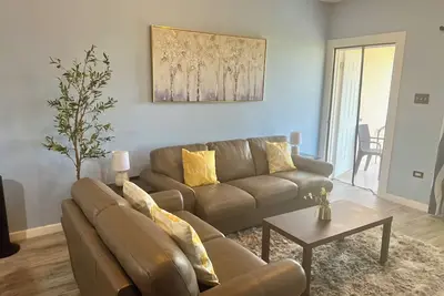 Image de 🔥 Flash Sale! Modern Getaway – Book Now & Save!