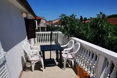 Appartement d'une chambre avec la terrasse et la vue sur le mer Pakostane, Biograd (A-22462-b)