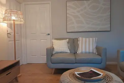 Image de Near Surfers, walk to cafe's, restaurants, & dog beach. Dog friendly!