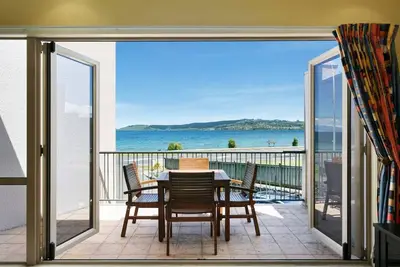 Image de Lake Front Living - directly across from Lake Taupō. Spectacular deck views of lake and mountains