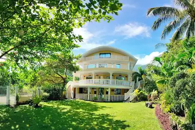 Image de Gh-Spacious 6-bedrooms\n-12PAX360Views, peaceful \nAcross White Is. &near by airport
