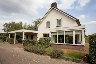 Image de Maison de vacances א Leende avec terrasse