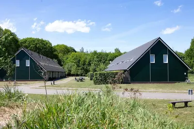 Image de Séjour dans une clairière tranquille avec un enfant