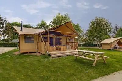 Image de Tente avec installations sanitaires