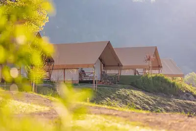Image de tente safari avec airco, dans un parc de vacances