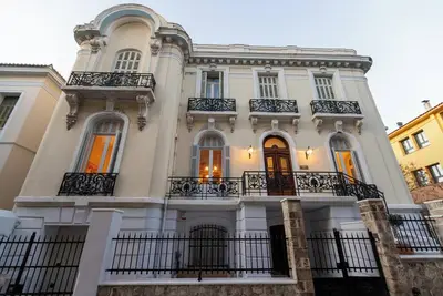 Image de A Blend of Art & Architecture in Center by etouri