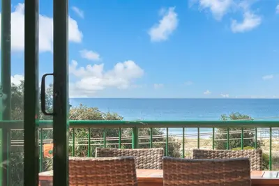 Image de Boardwalk Pacific 8 - Beachfront Bilinga - Min. 3 Night Stays!