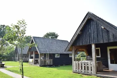 Image de Three charming trekking cabins on the Veluwe in one booking. Ideal for families or groups of friends who want to stay together while still enjoying their own space. Experience comfort, nature, and luxury facilities at Recreatiepark De Boshoek.