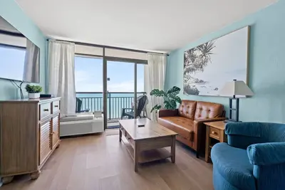 Image de Direct Oceanfront Condo with King Bed and Pools