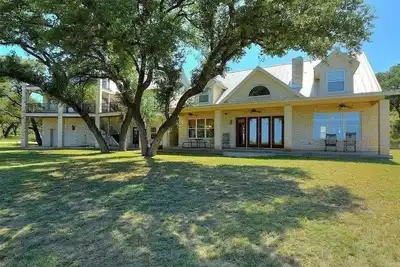 Image de Lakefront 6br Retreat w Dock & Game Room