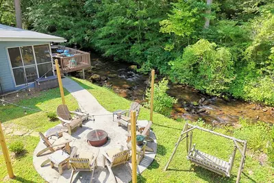 Image de Creekside Chill by Chatuge Home Concierge |  Firepit, Fishing & Dog-Friendly Retreat, On the Creek