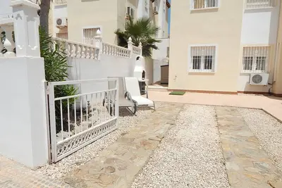 Image de Bright & Spacious 3-Bedroom, 2-Bath Apartment in Prime Location