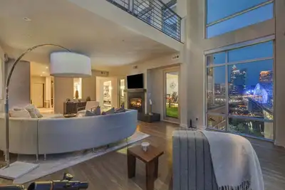 Image de 4000 sq ft Luxe 4br Penthouse | Theater | Patio