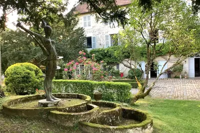 Image de Votre paradis privé alliant charme, élégance et activités.