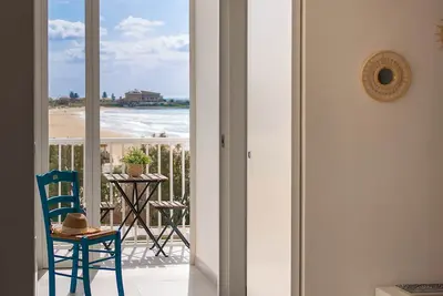 Image de Blue Lagoon House, beach 2' walk, sea view, for families and small groups