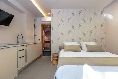 Old City Apt 1 by Hospi