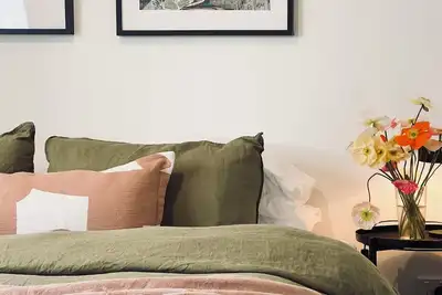 Image de Affordable & Luxurious | The Baker's Bed Guest Suite