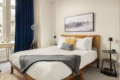 Modern Getaway - Rooftop Mtn Views - Near Regis