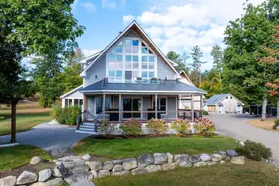 Image de Large Resort With 12 Properties. Natural Pond For Swimming. Cafe On Site.