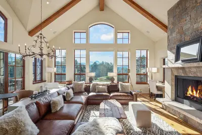 Image de 1 Of A Kind Cozy Mountain Retreat Boasting A+ Location And Breathtaking Views.