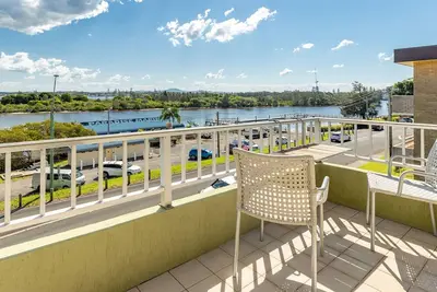 Image de Camelot 8 on the Forster lakefront.
