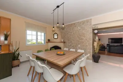 Image de Charming 4-bedroom villa with WiFi, Ac in Lagana