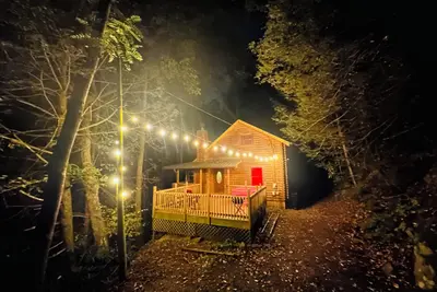 Image de Cozy Cabin ~Hot Tub~ Close to All Attractions