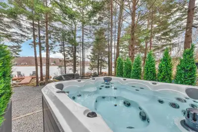 Image de Lakefront | Hot Tub | Kayaks | High End | Peaceful
