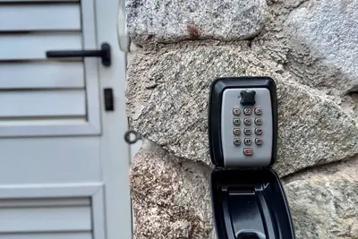 Image de Thalè vacation home ground floor apartment outdoor patio and parking. 7 guests