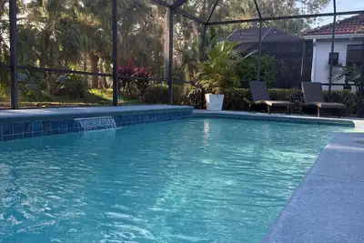 Image de Elegant Escape on Championship Golf Course - Gated Oasis